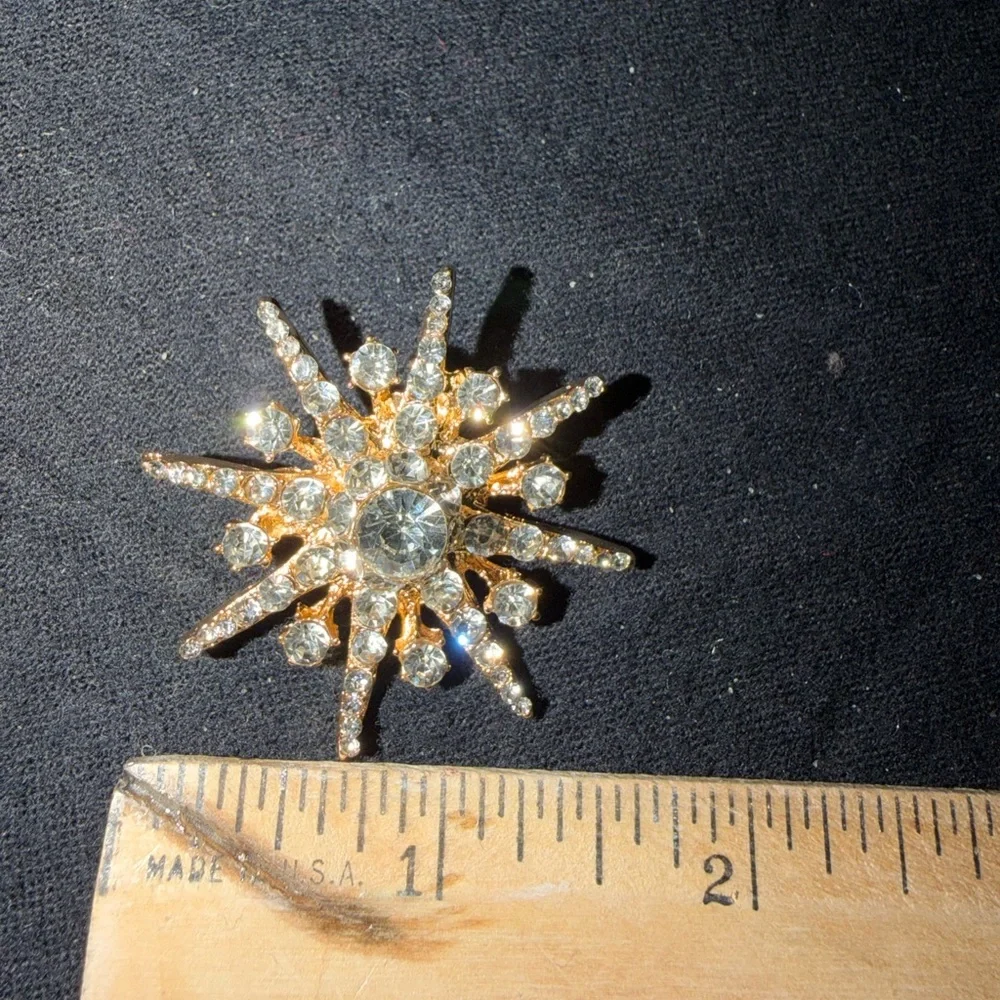 Gold Tone Sunburst Crystal Brooch - Sparkling Clear Stone - Picture 3 of 4